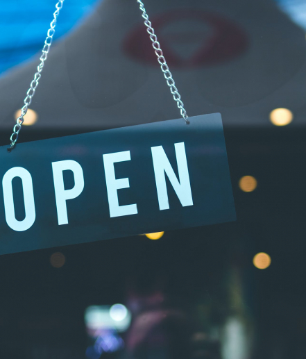 Notaris Adam Elzinga open tijdens Corona